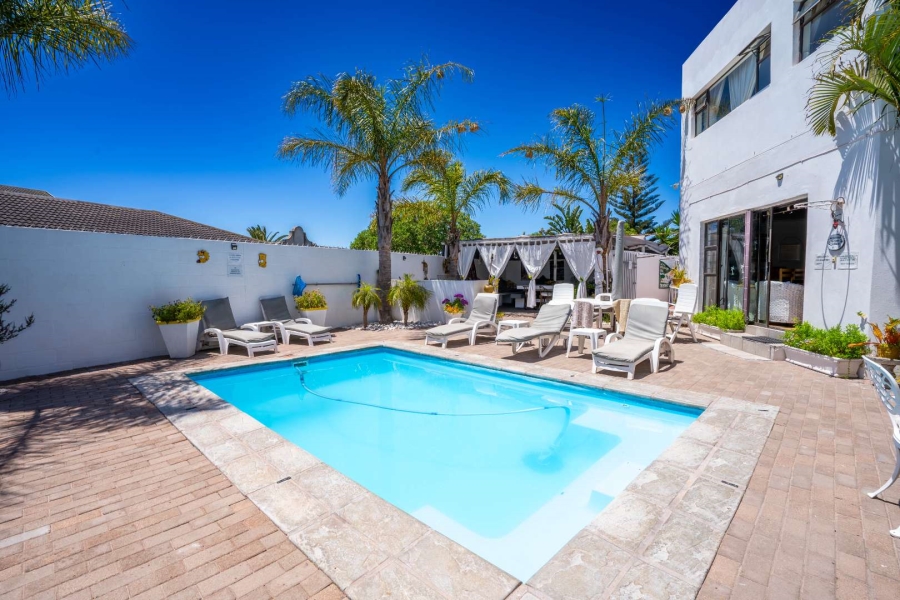 8 Bedroom Property for Sale in Country Club Western Cape